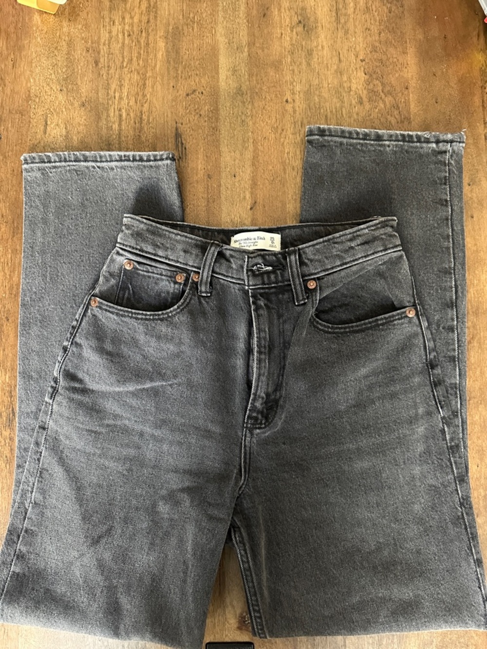 Abercrombie & Fitch '90s Straight Ultra High Rise Jeans - Washed Black